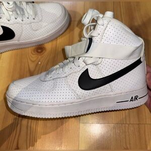 White and Black Air Force 1 High '07 Perforated 5.5Y